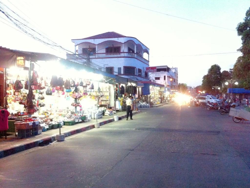 Riverfront Hotel Mukdahan Exterior foto