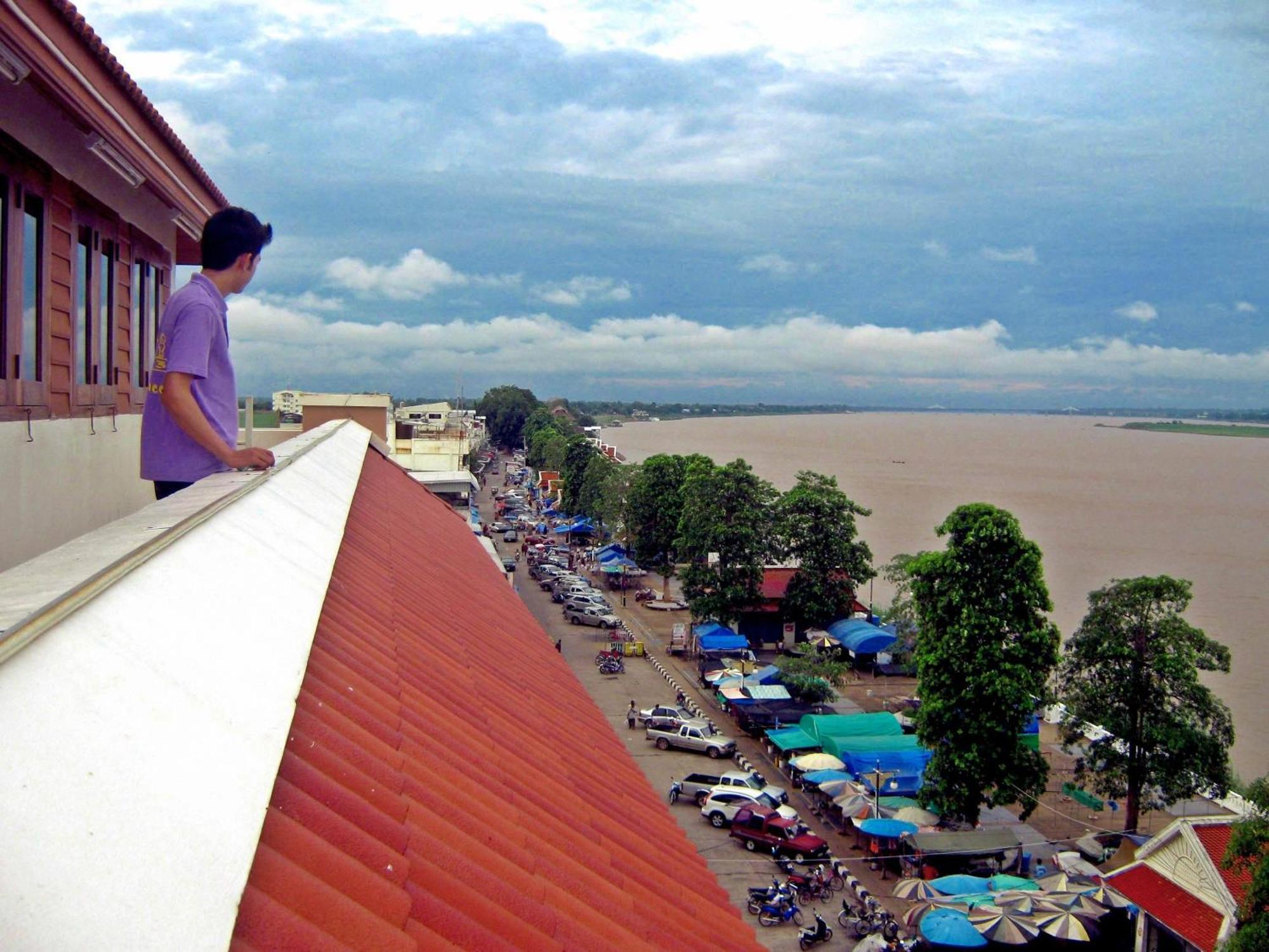 Riverfront Hotel Mukdahan Exterior foto