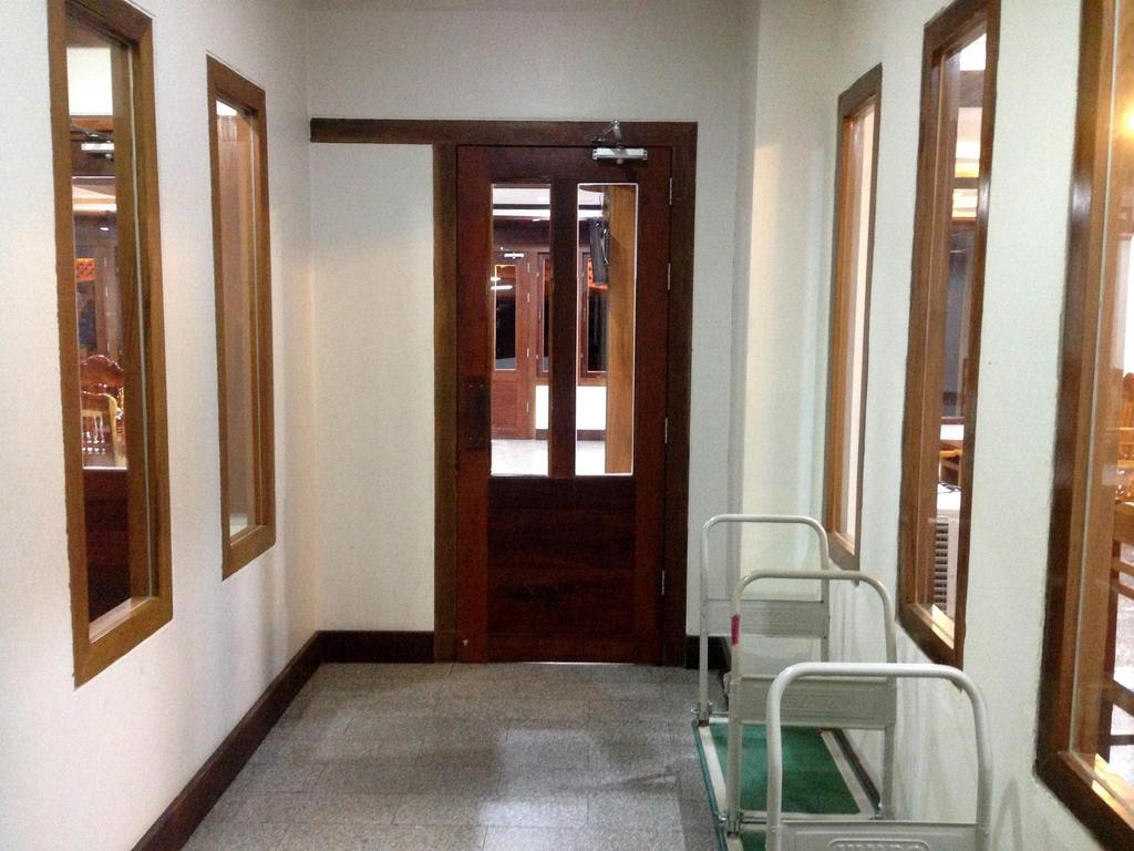 Riverfront Hotel Mukdahan Exterior foto